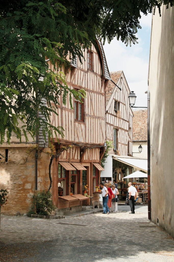 Cour Vieux Remparts © OT Provins JF Benard