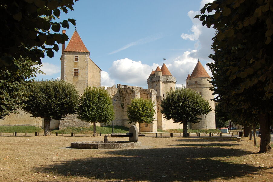 Blandy-les-Tours : village de caractère