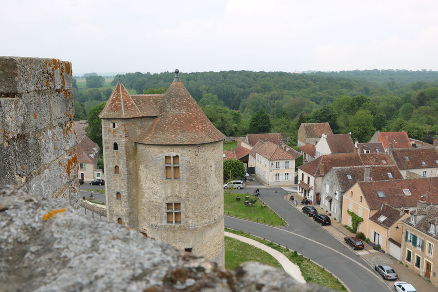 Blandy-les-Tours : Le Château Fort aux Cinq Tours