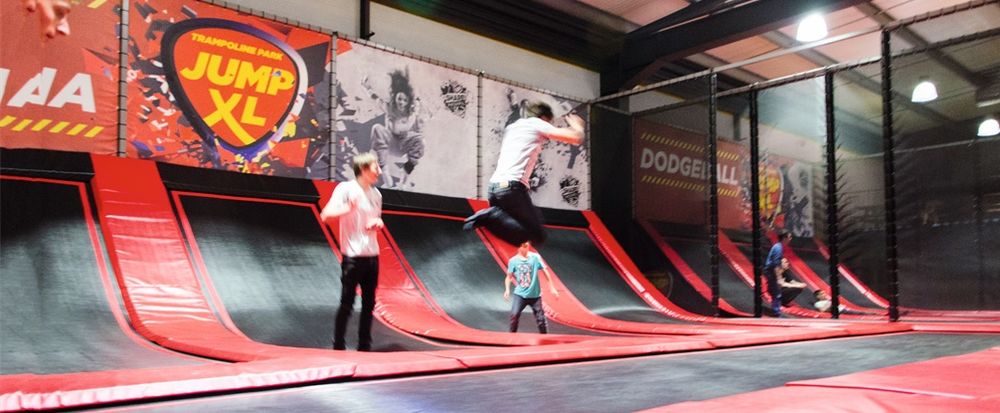 Trampoline Géant à l'Uzine