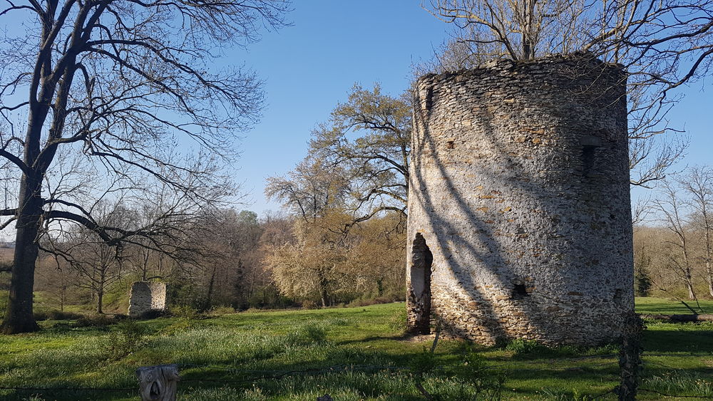 Des Moulins aux Tours (ex : Le Bas du Val d'Ancoeur)