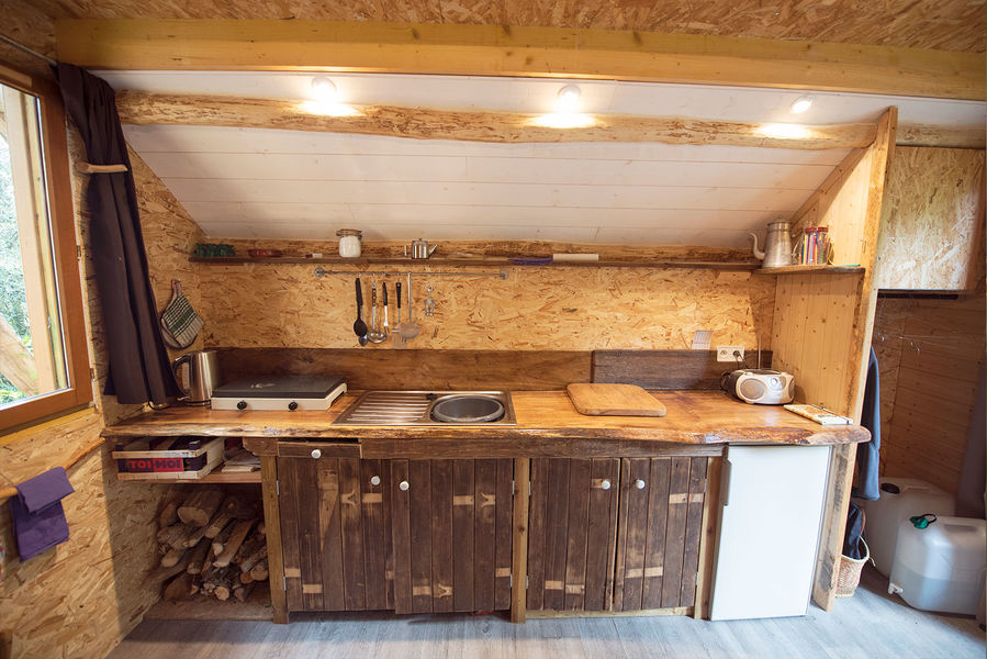 La cabane sur pilotis et nid perché