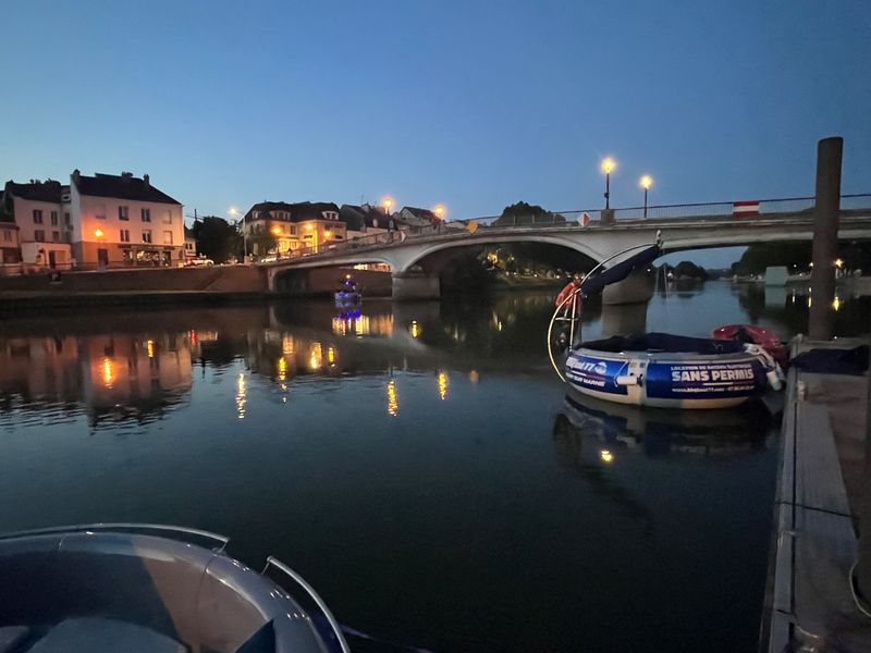 BBQ BOAT 77 - bateaux électriques sans permis