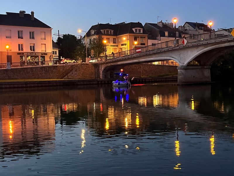 BBQ BOAT 77 - bateaux électriques sans permis