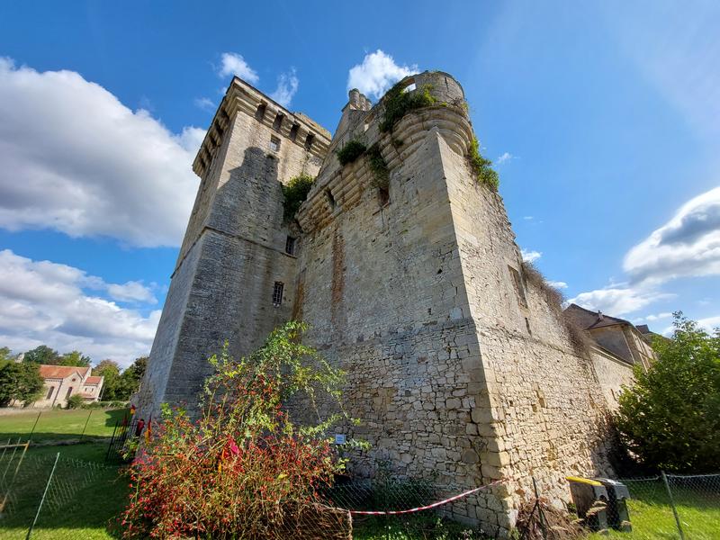 Visite guidée du donjon du Houssoy