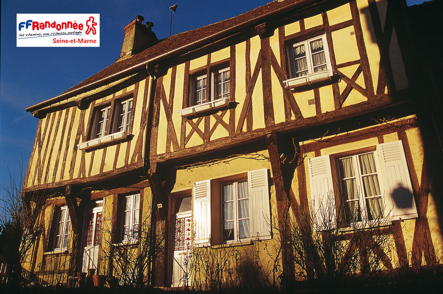 Aux portes de Provins