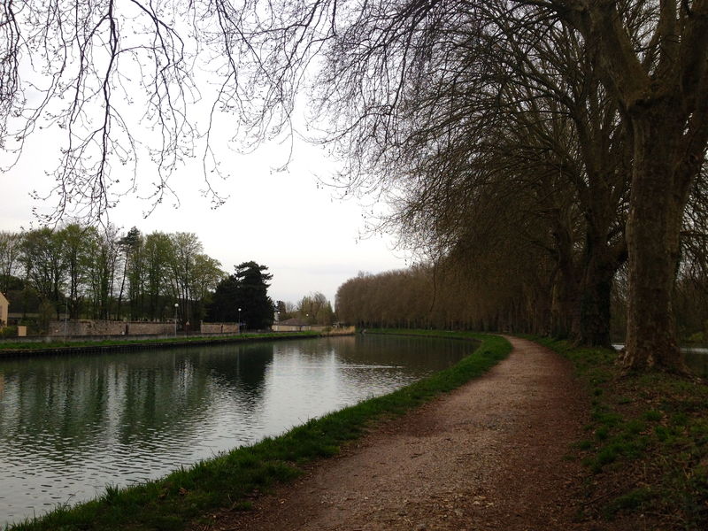 Balade au bord de l'eau, le long du canal du Loing