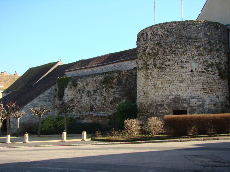 La Tour Madeleine et ses remparts