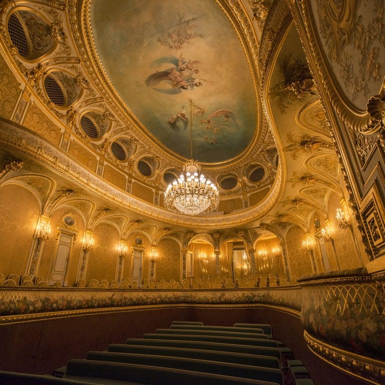 visite nocturne nuit ete cour thomas garnier theatre imperial chateau de fontainebleau